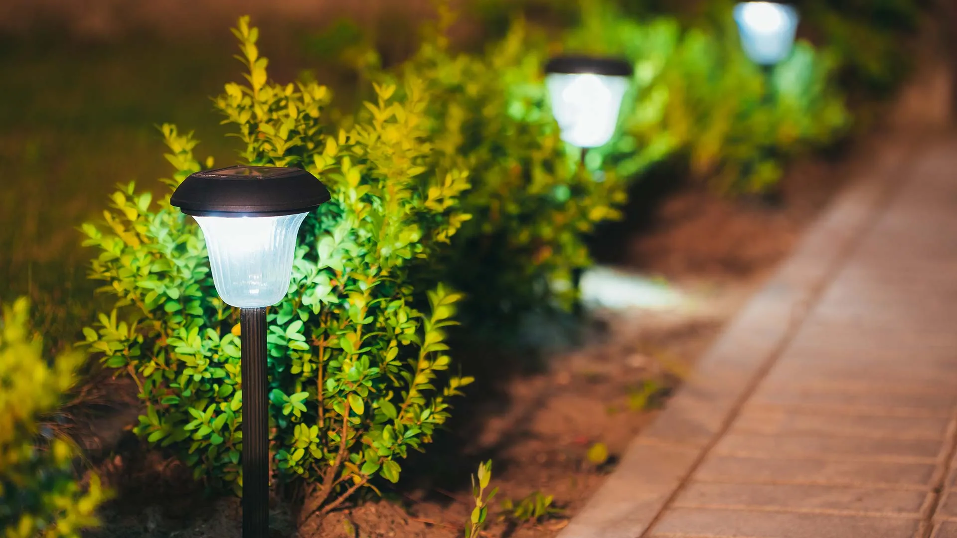 Házi praktikák kerti világításhoz