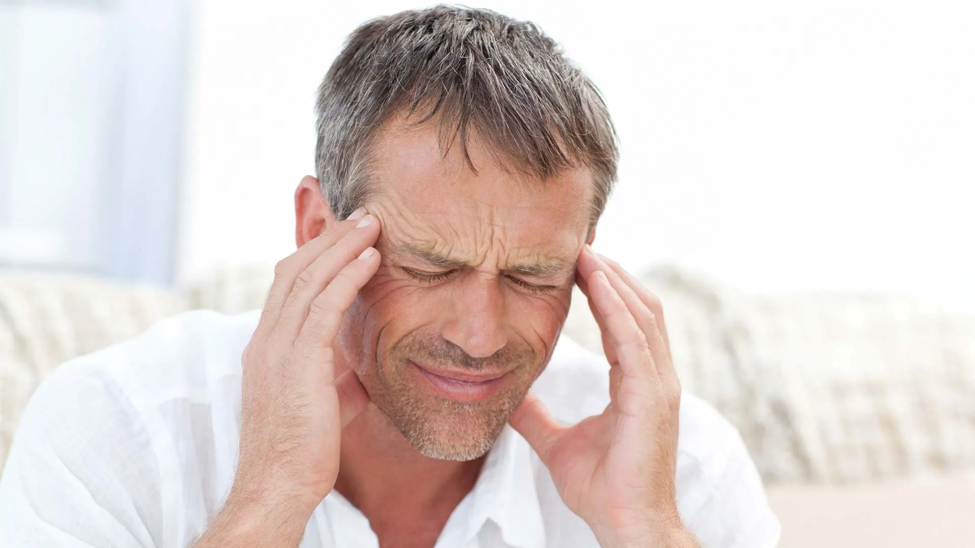 Mit tegyek, ha fáj a fejem? Természetes gyógymódok kontra patikaszerek